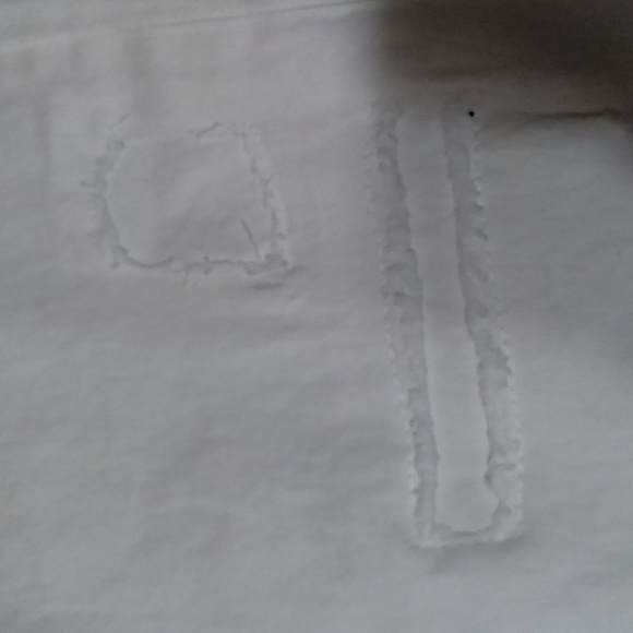 🌷🪻🌺 White DG2 Jeans with distress in knee area.   NWT. 18W - Picture 4 of 17